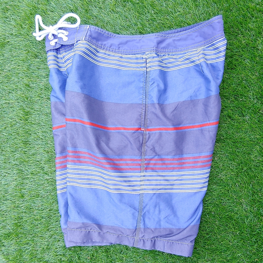 Excellent Used Condition Men's GAP Grey Blue Striped Board Shorts Size Large - Picture 2 of 10